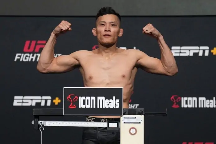 Hình ảnh mô phỏng không khí trước trận, do nhiếp ảnh gia UFC ghi lại.
